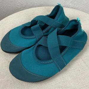 Women’s Teal Fitkicks Crossover Electric Jungle Collection Size Small 5.5-6.5